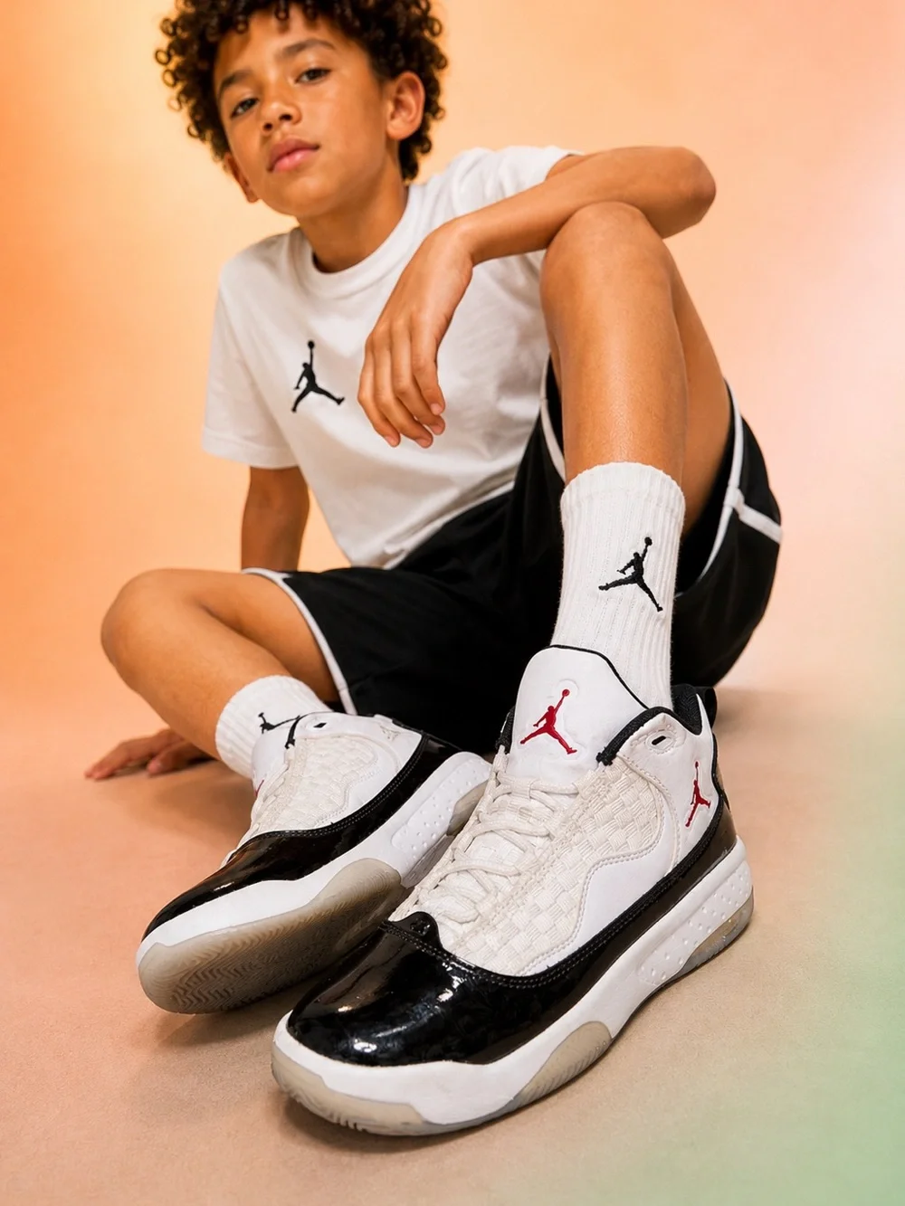 Jordan Max Aura 2 GS White Black Gym Red Basketball Shoes Size 4Y CN8094-102